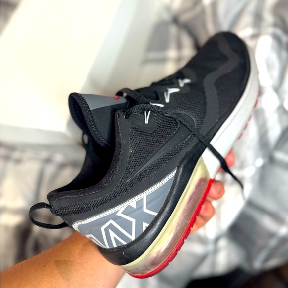 Nike Air Max Black and Red Athletic Shoes Size 9 - Picture 3 of 5